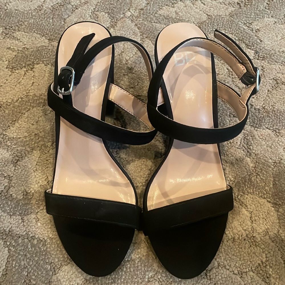 Ladies black velvet heels 👠. Brand new & never worn!